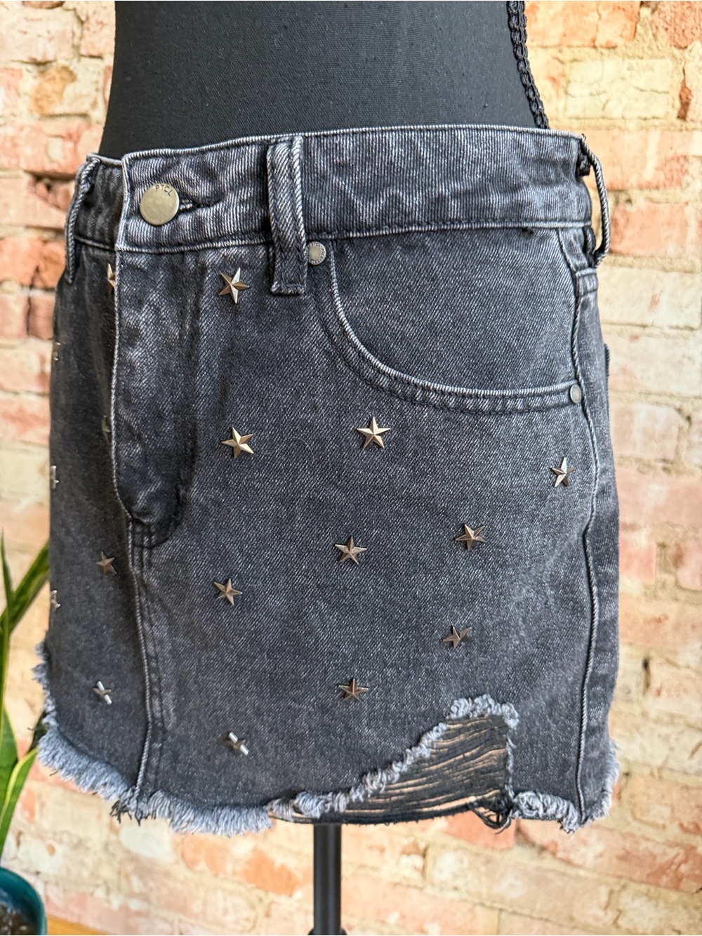 🖤 PTCL Ethical Clothing Star Studded Distressed Denim Mini Skirt 🖤 Size 29
